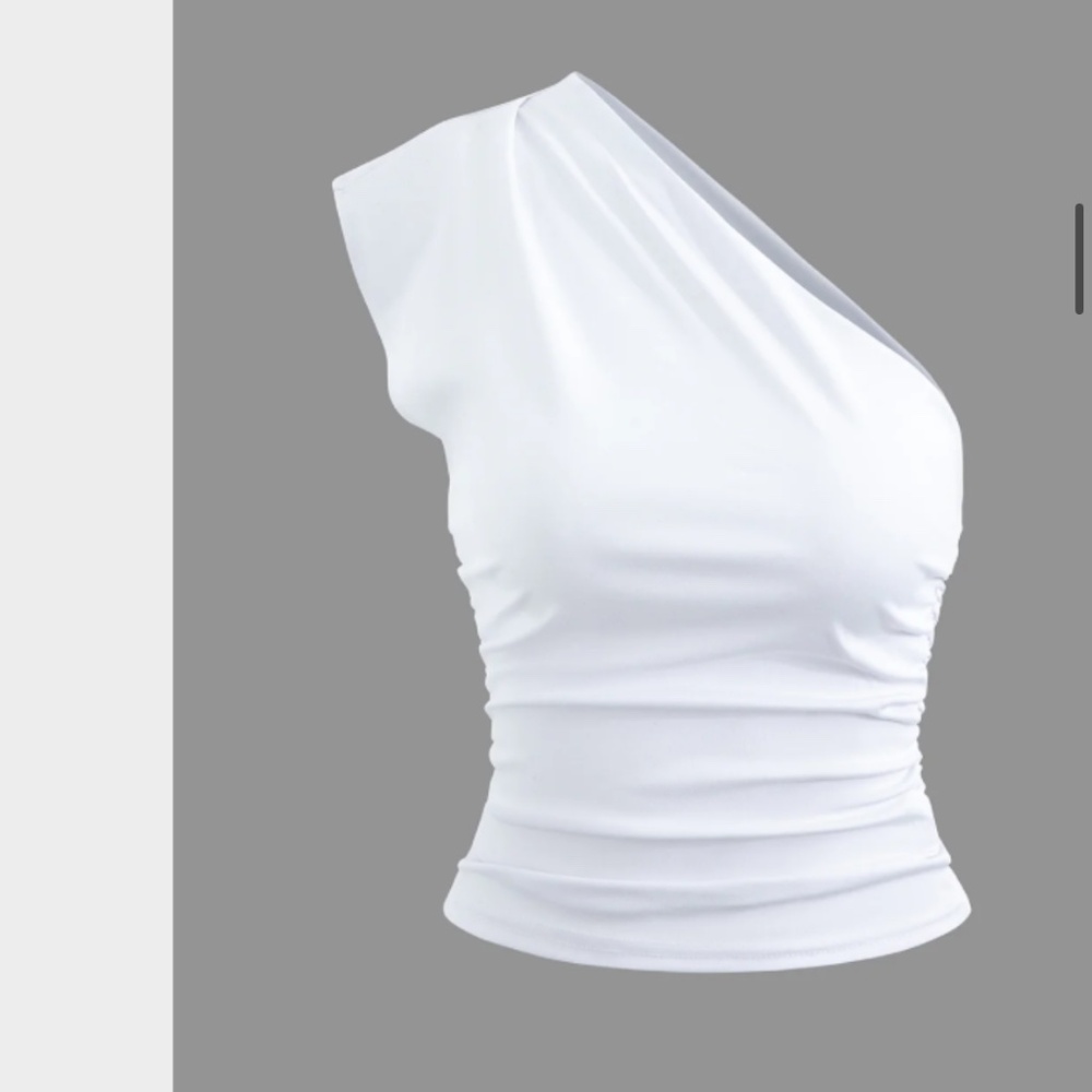 BRAND NEW TOP